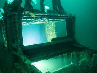 Bigblue dive lights sunken ship underwater photography