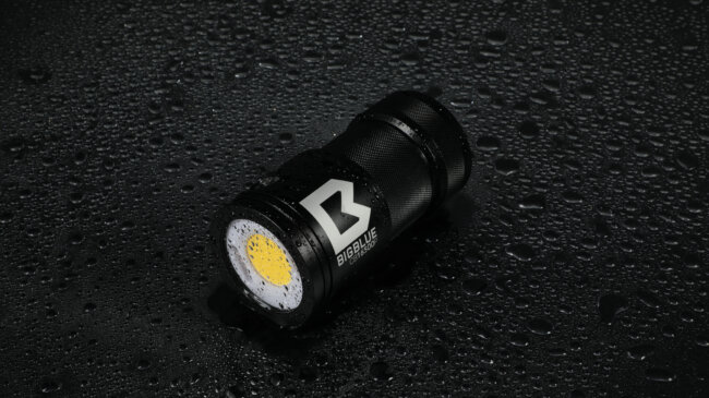 16,500-Lumen Warm-White Video LightSKU: CB16500P – Bigblue Dive Lights